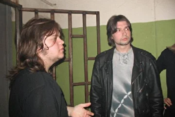Та же репетиция. На фото Вячеслав Цупиков (барабанщик) слева и Валерий Моргунов (бас) справа